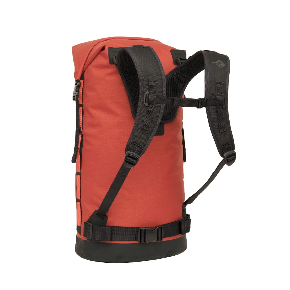 Roter Big River Dry Backpack 50 Liter mit schwarzen Gurten, geeignet für Motorrad-Camping.