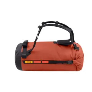 Robuste orange Motorrad-Gepäckrolle mit schwarzen Riemen und Befestigungen, ideal für Camping und Reisen mit dem Motorrad. Hochwertiges Campingzubehör für 2026 von Top Marken.